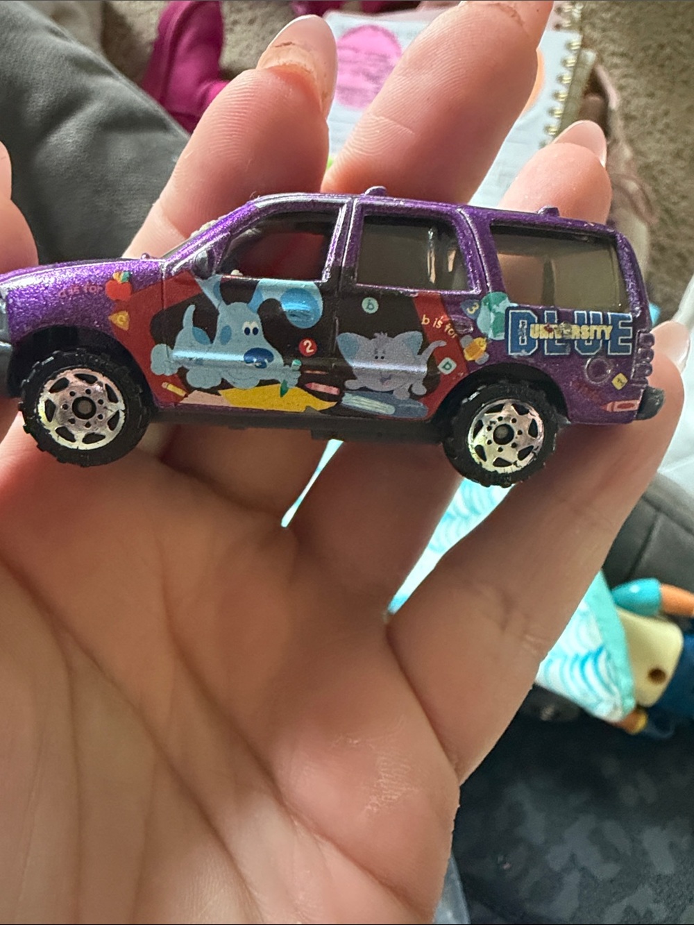 Matchbox 1998 Ford Expedition Blue University 1/64 Scale Purple